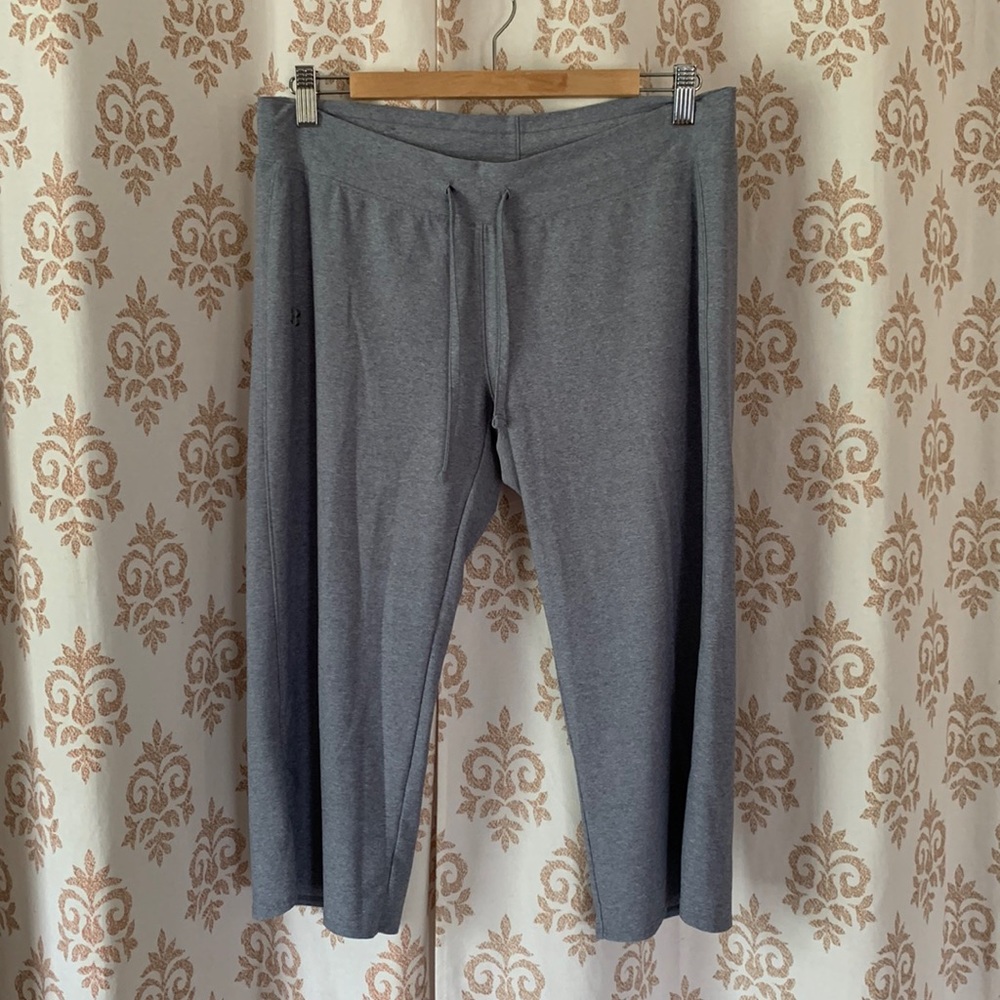 Under Armour heat gear capris length work out pants M